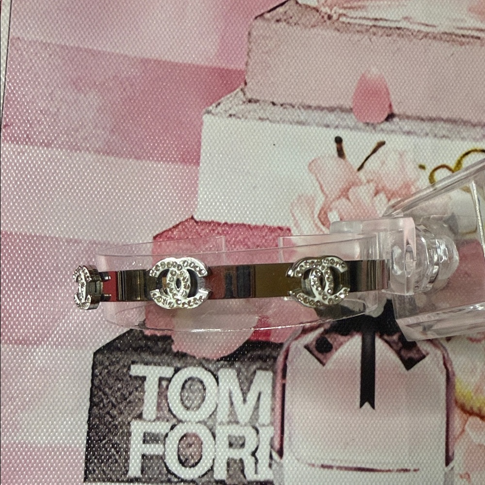 Stainless steel Silver Bracelet with Crystal Details